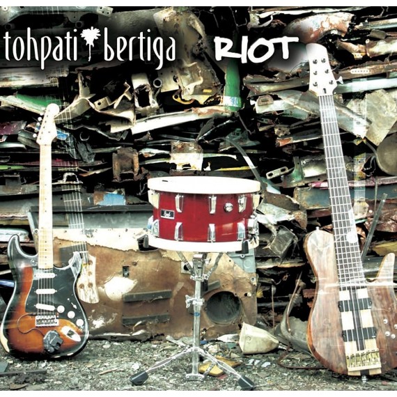 Tophati-Bertiga-Riot